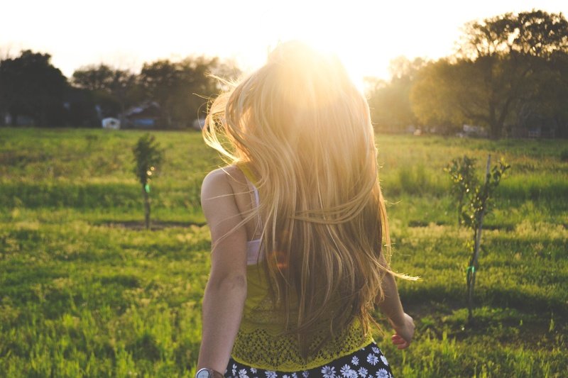 Grass girl field photography meadow sunlight 99184 pxhere.com